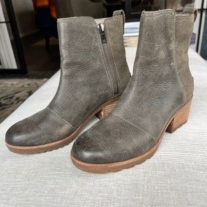 Sorel Cate Bootie Light Rain/Waterproof. Gray. Size 8.